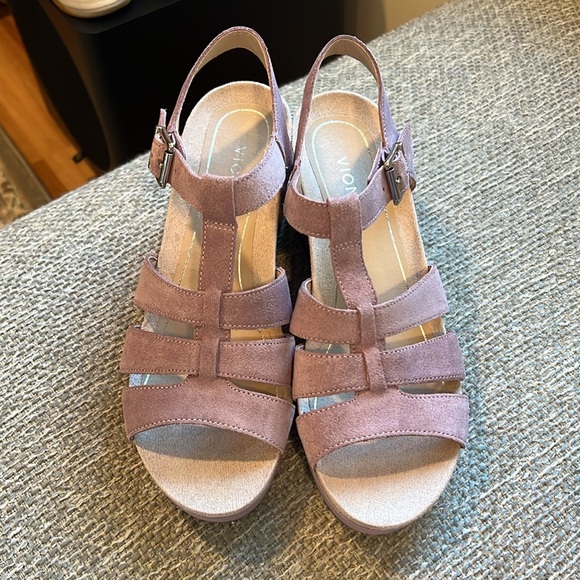 Vionic Tawny Mauve Wedge Sandals NWOT Suede Purple - Picture 5 of 11